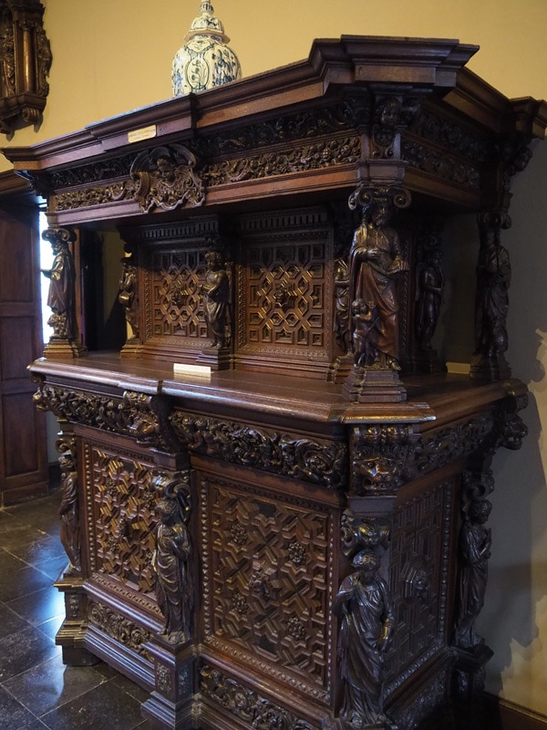 armoire à deux corps hospice comtesse Lille